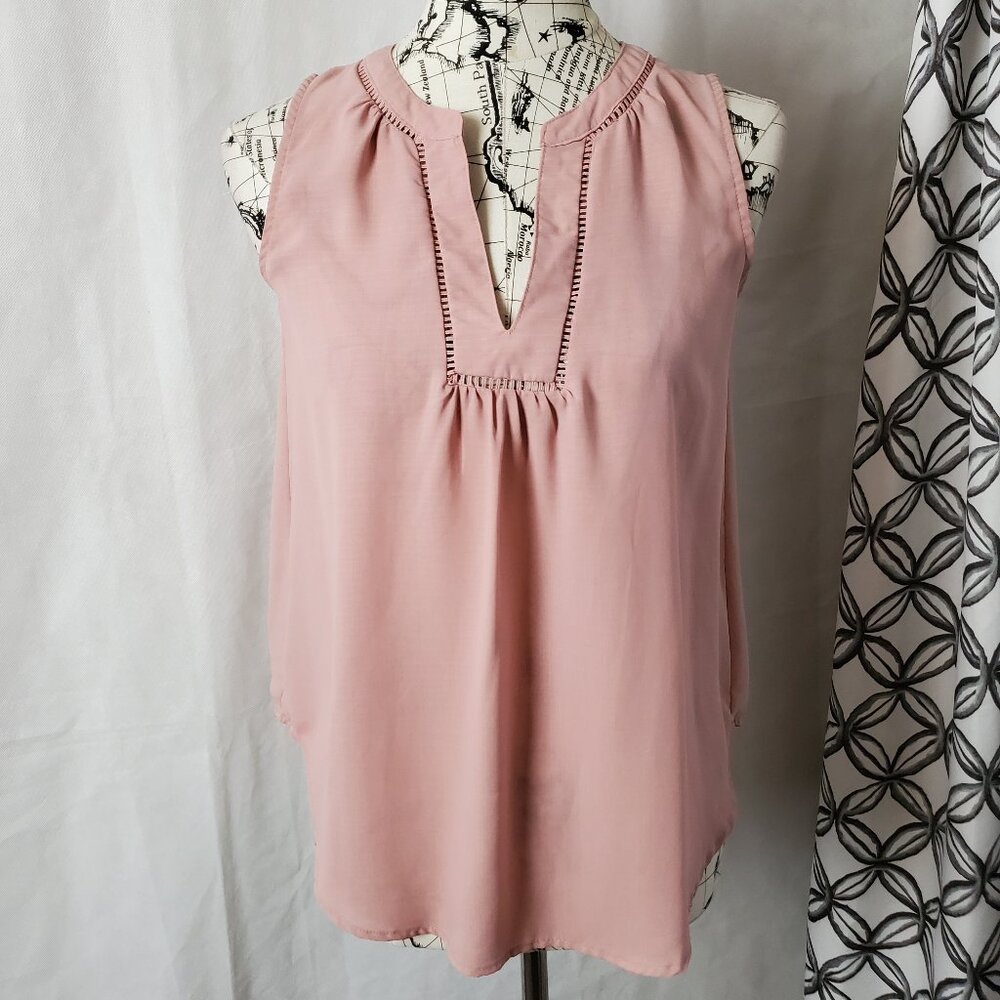 Mine Sleeveless Pink Woven V-neck Top - Small